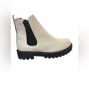 SODA  White Ankle Boots SZ 10